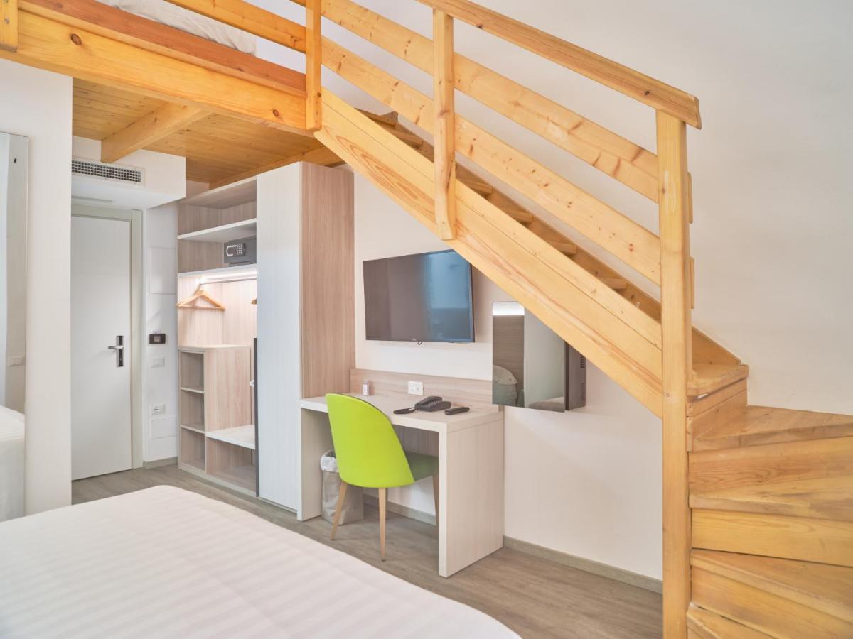 Deluxe Family Room Split Level