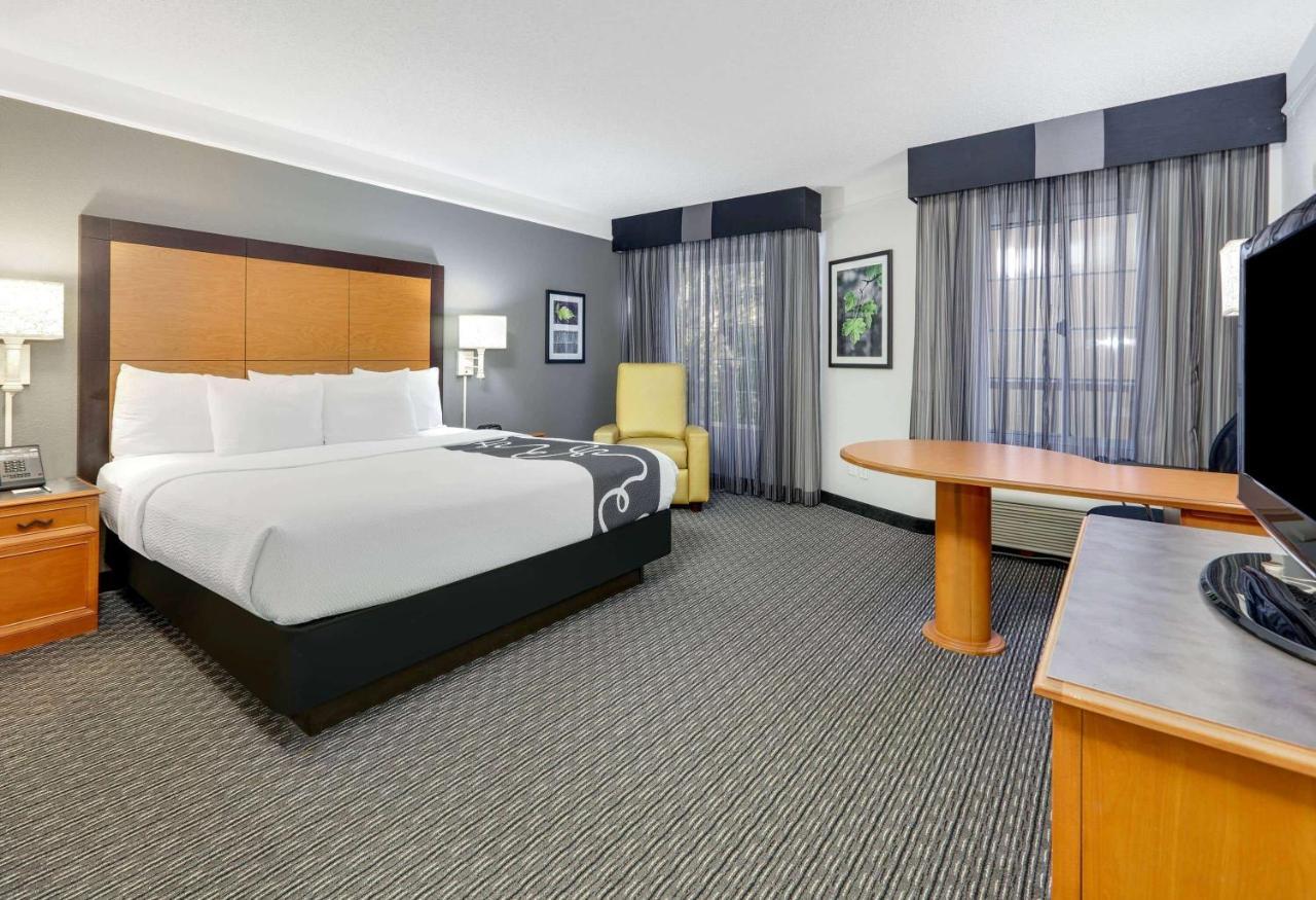 King Room Poolside,1280397853:JPEG