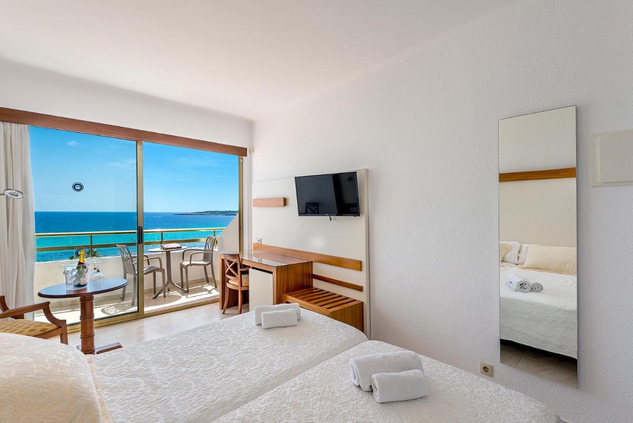 Double or Twin Room Sea View