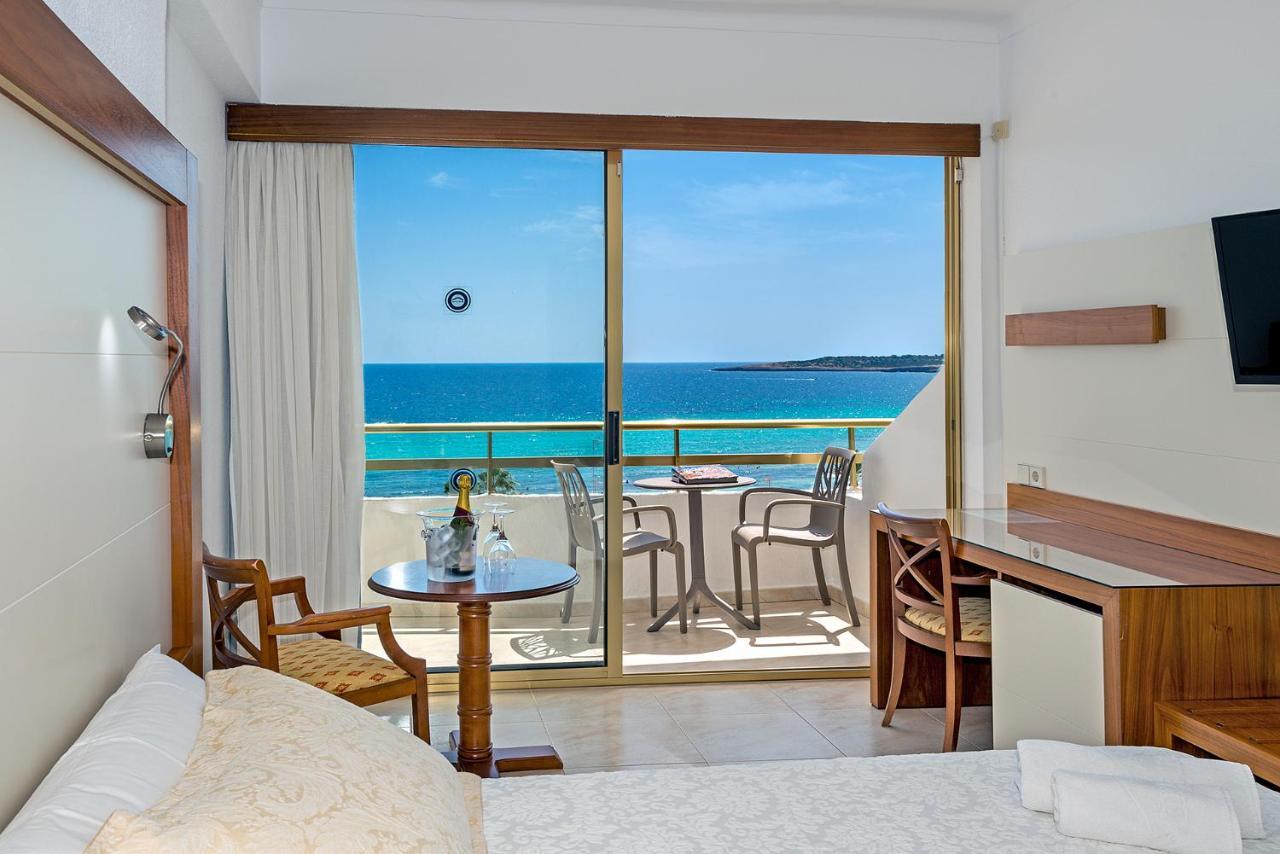 Double or Twin Room Sea View