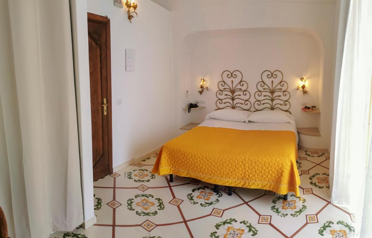 Double or Twin Room Sea View
