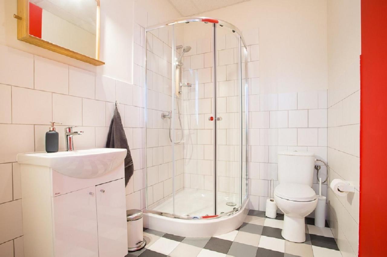 Twin Room with Bathroom