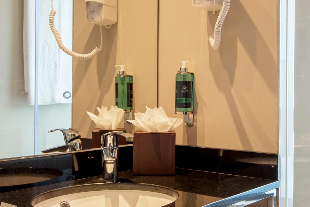 Quarto Familiar com Vista da Piscina (2 Adultos + 2 Crianças)