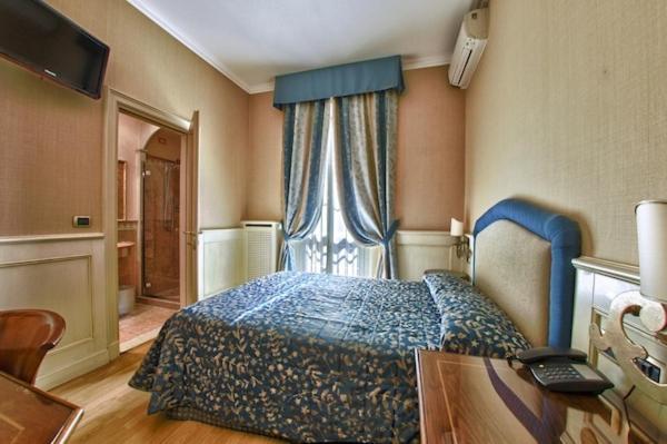 Single Room,693089301:JPEG