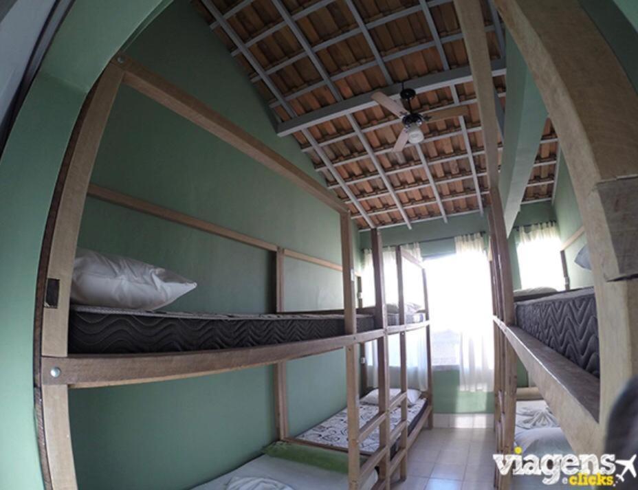 Cama em Dormitório Misto com 8 Camas