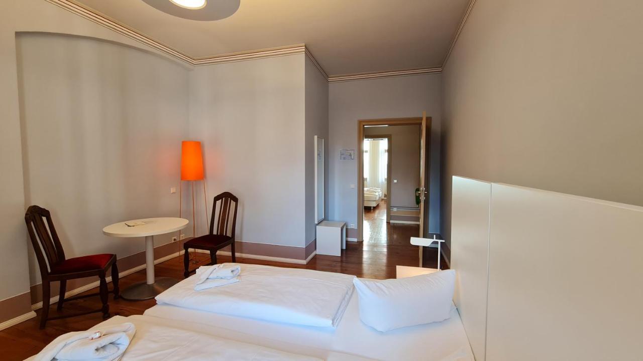 Standard Suite,1088844427:JPEG