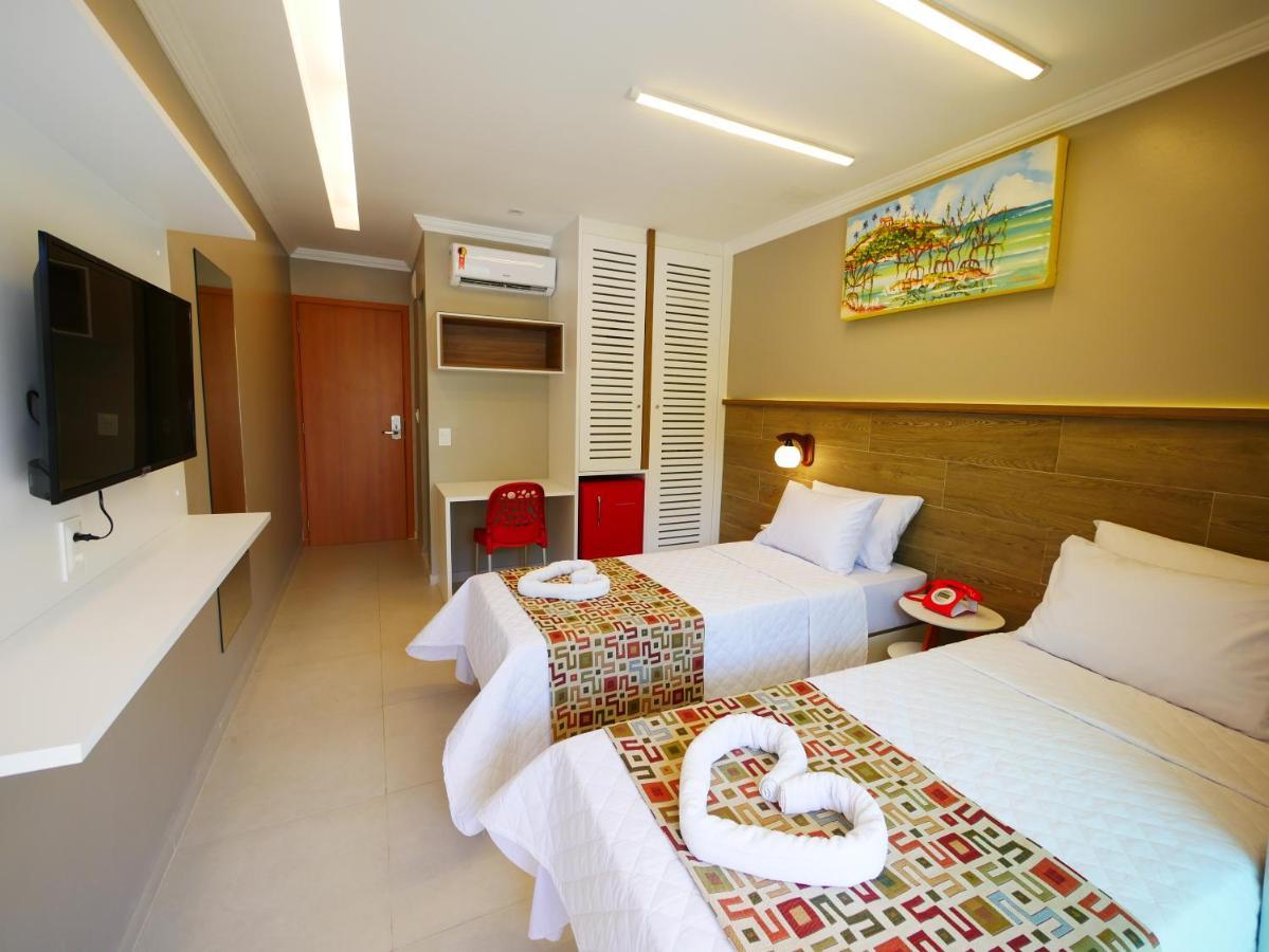 Master Duplo Twin com Varanda Vista Piscina