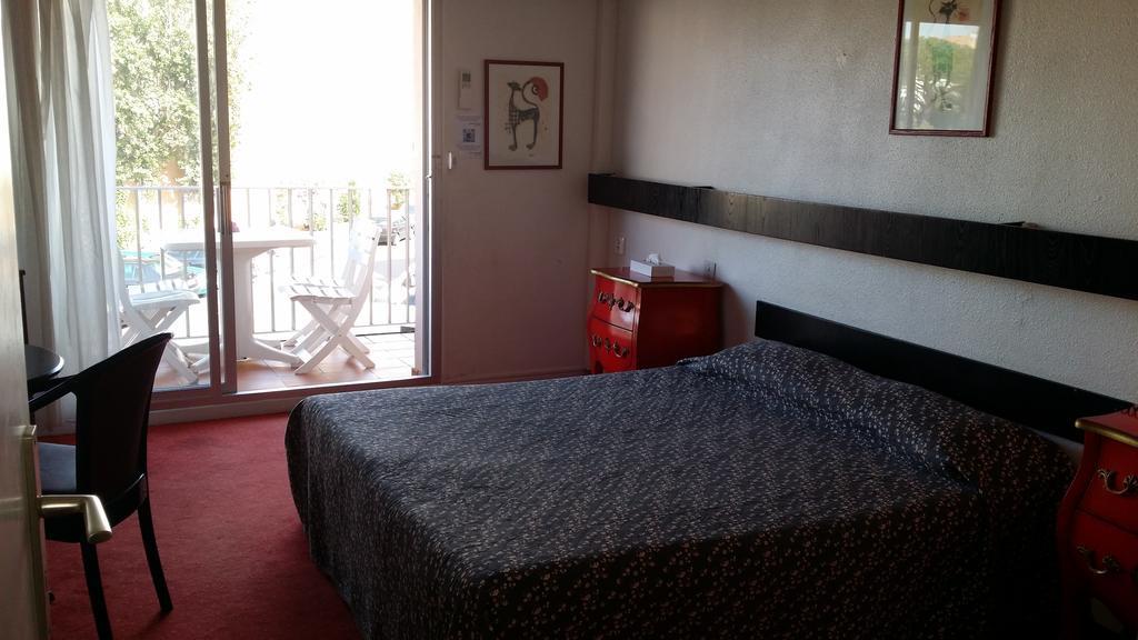 Double or Twin Room with Port View