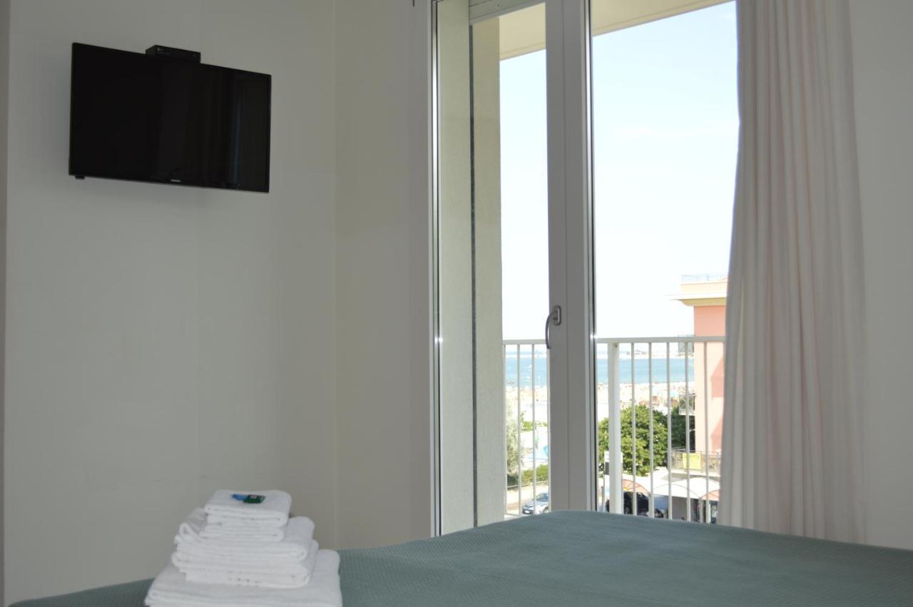 Tweepersoonskamer met Balkon en Uitzicht op Zee