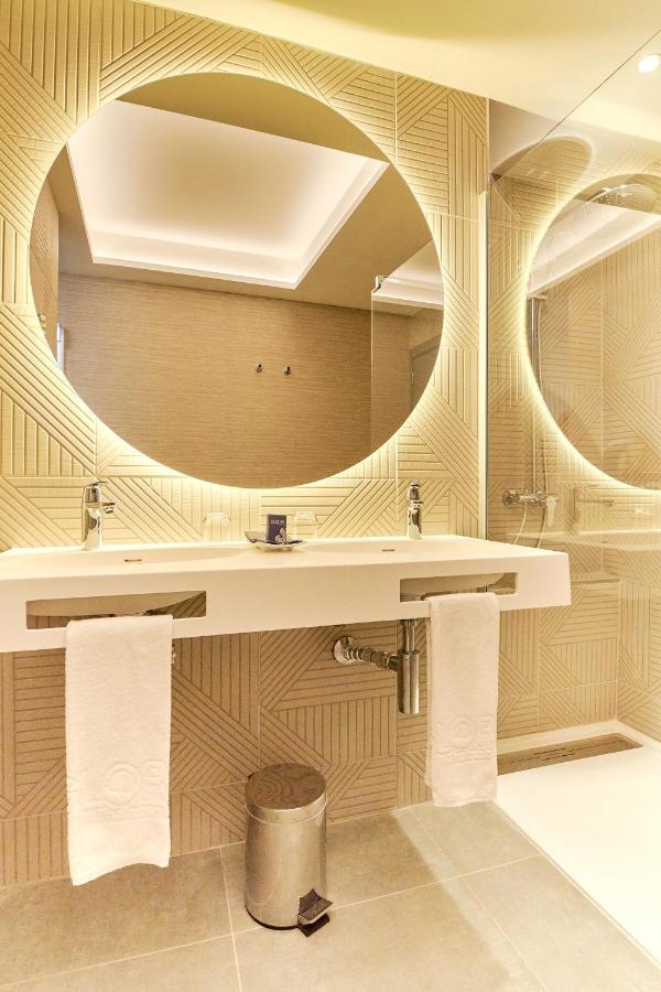 Tweepersoonskamer met 2 Aparte Bedden en Uitzicht op Zee