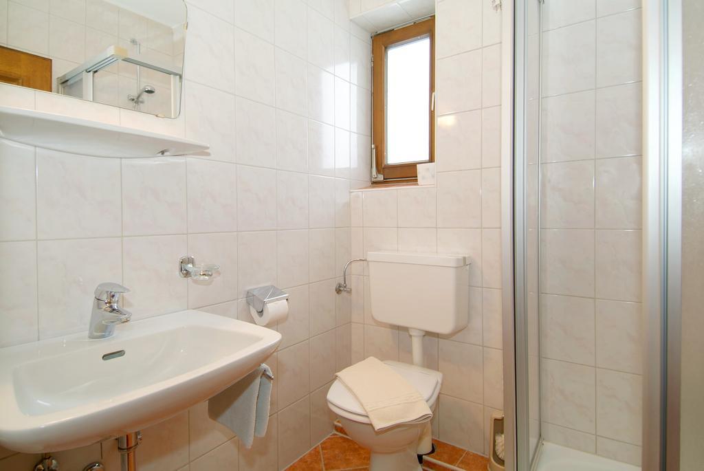 One-Bedroom Apartment,1287518446:JPEG