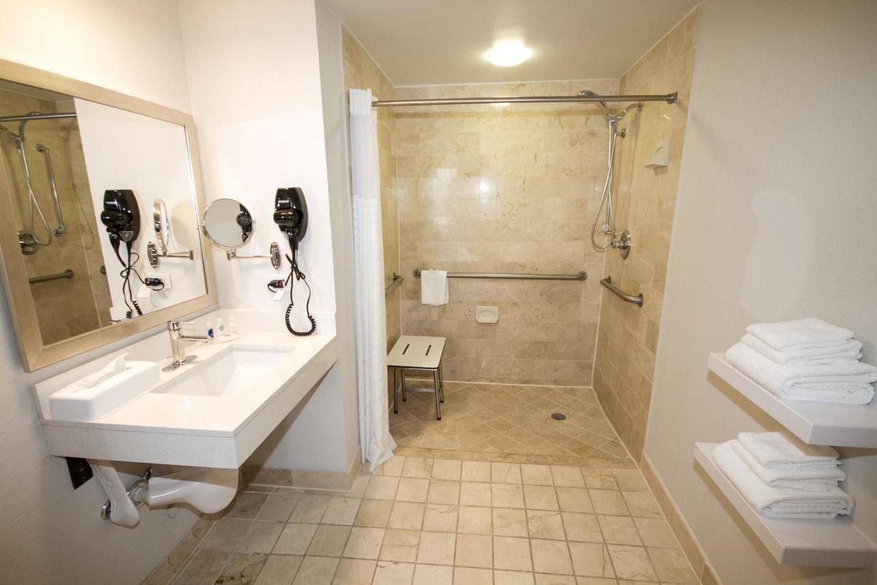 Queen Room Accessible or Nonsmoking