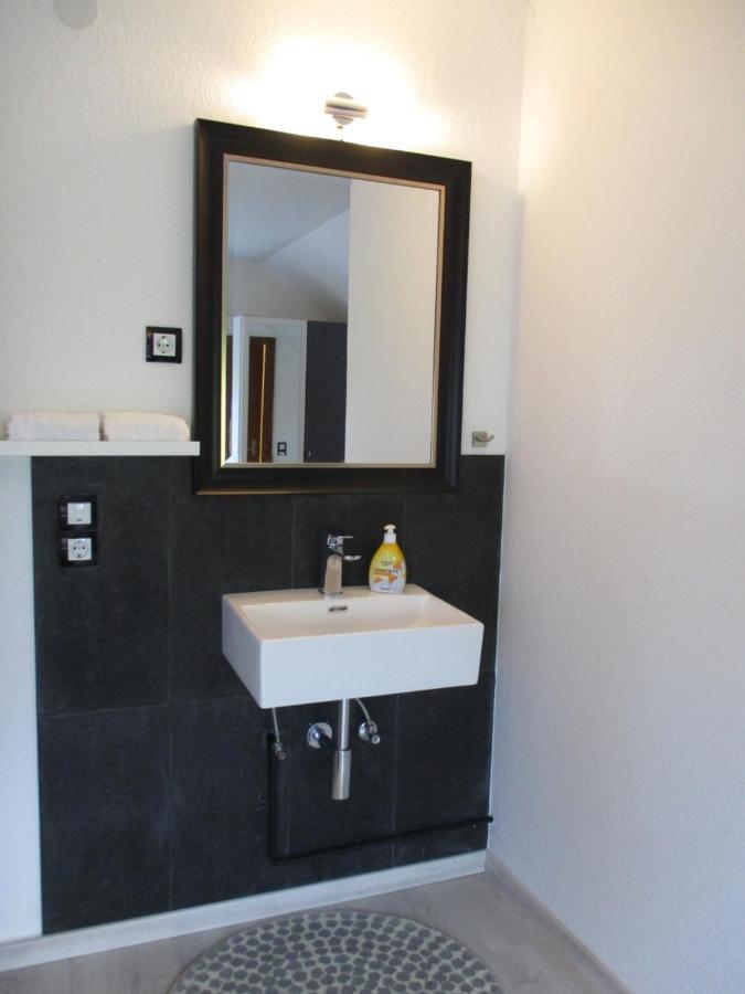 Single Room with Shared Bathroom,1151991432:JPEG