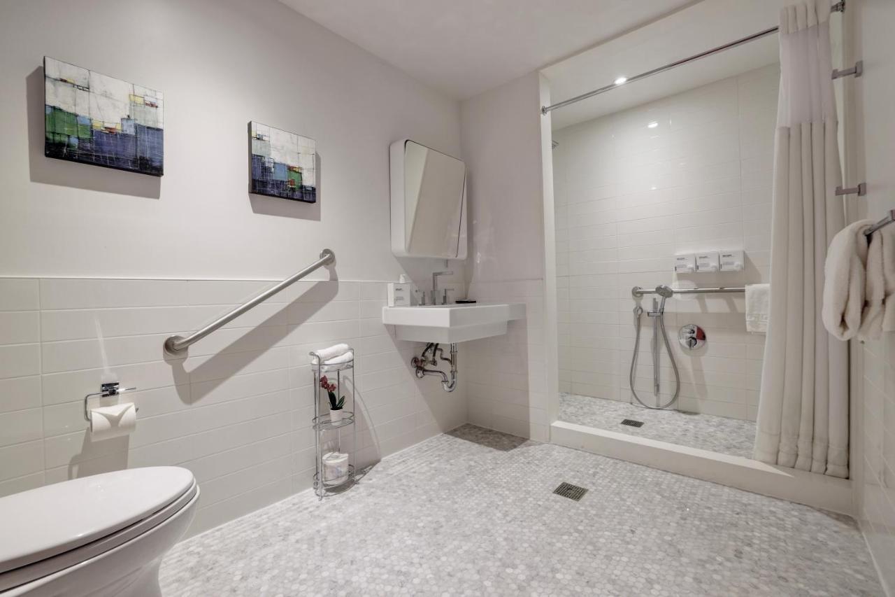 King Room with Roll-In Shower - Disability Access