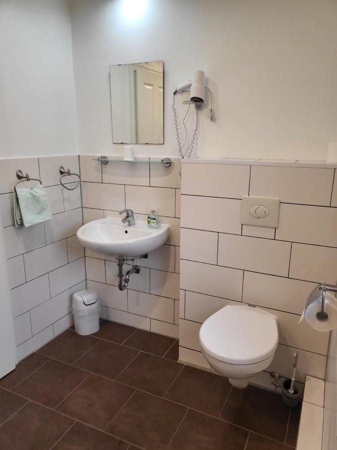 Small Twin Room,1187927443:JPEG