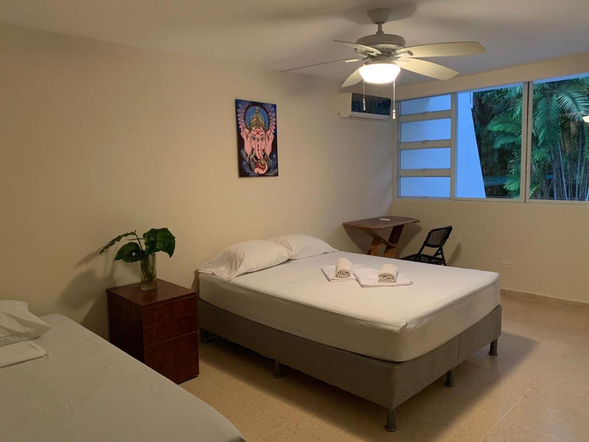 Zimmer mit Queensize-Bett und Gemeinschaftsbad