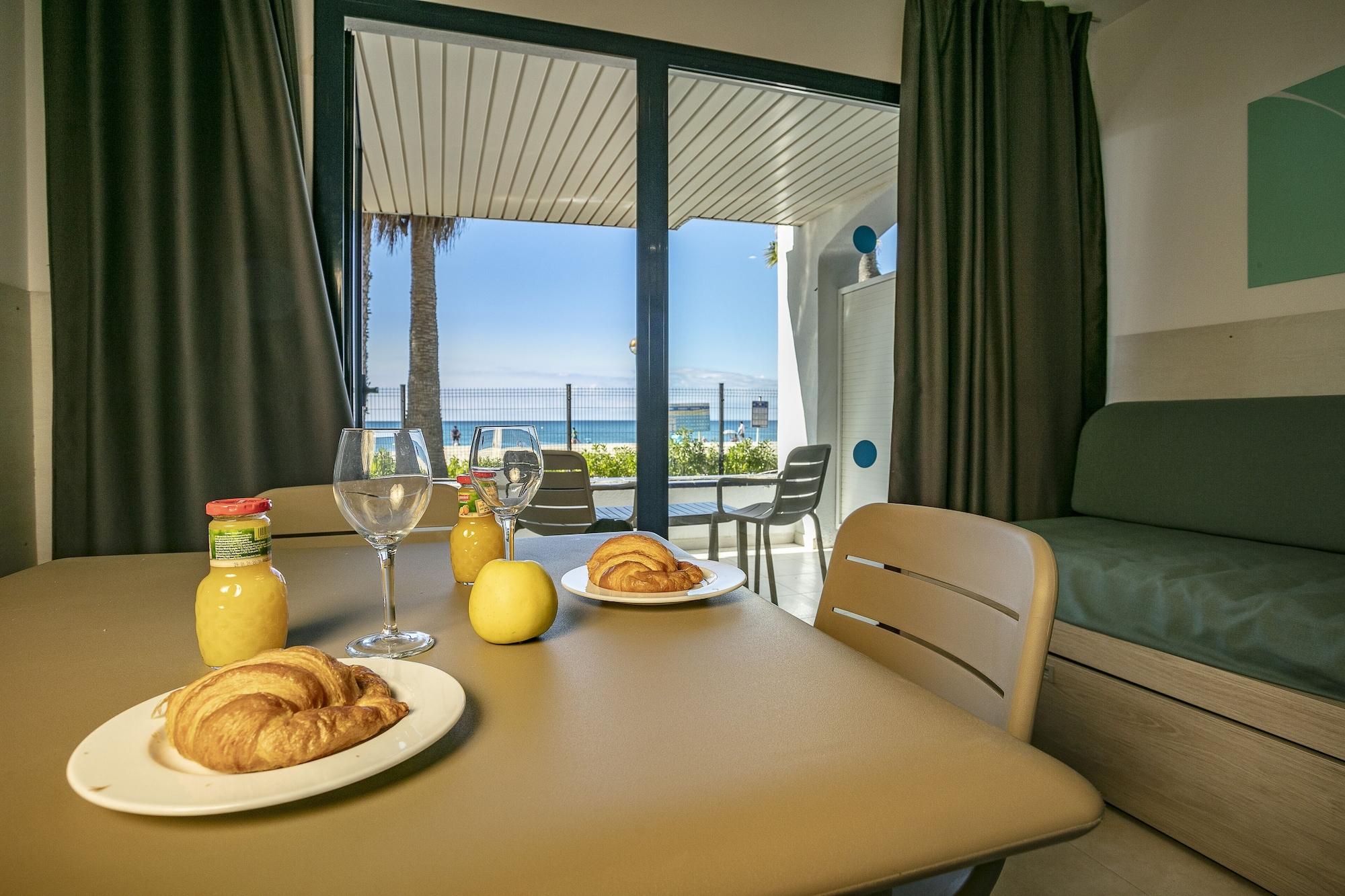 Studio with Sea View,1315792078:JPEG