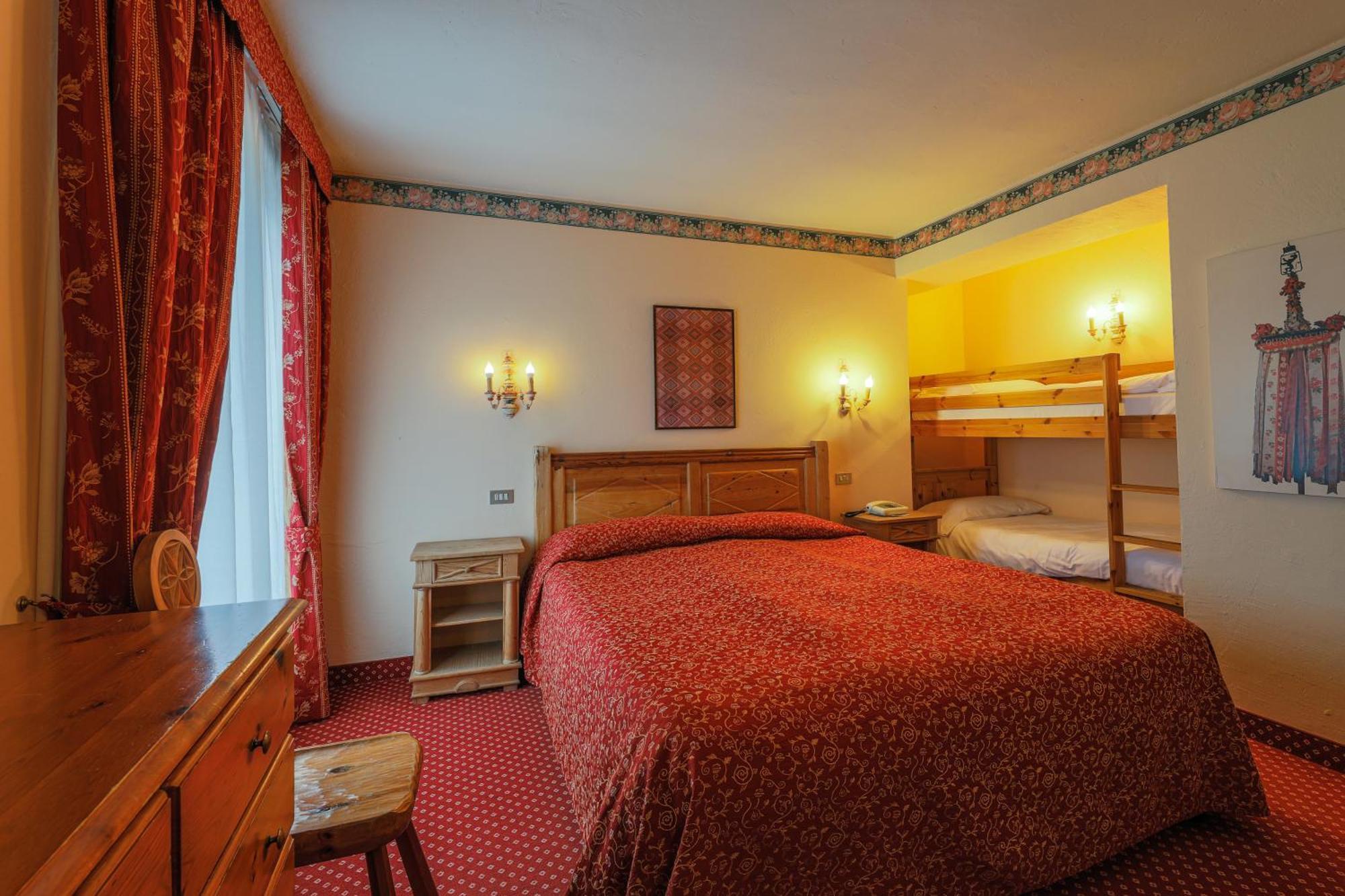 Classic Quadruple Room,463925430:JPEG