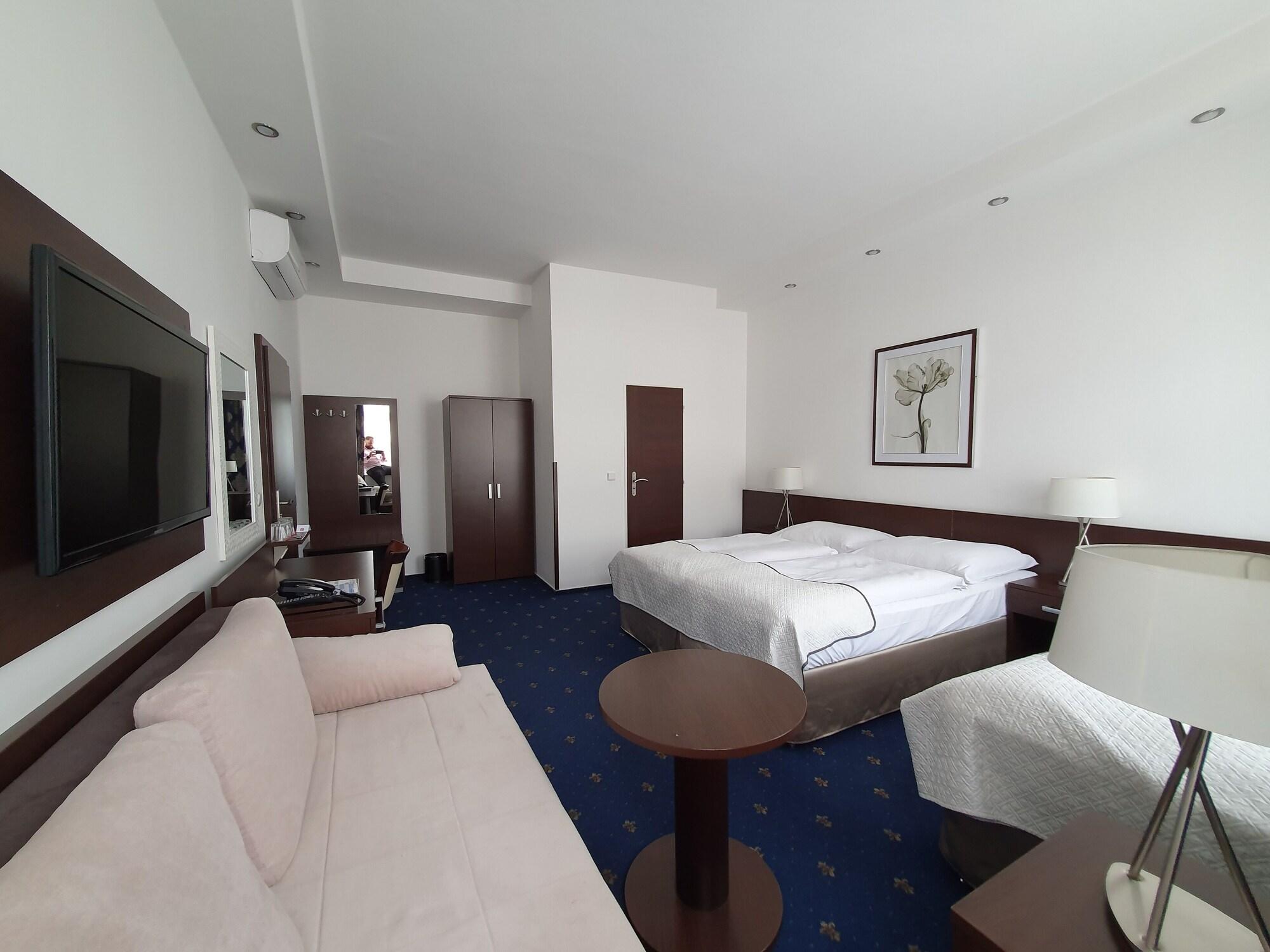 Deluxe Triple Room