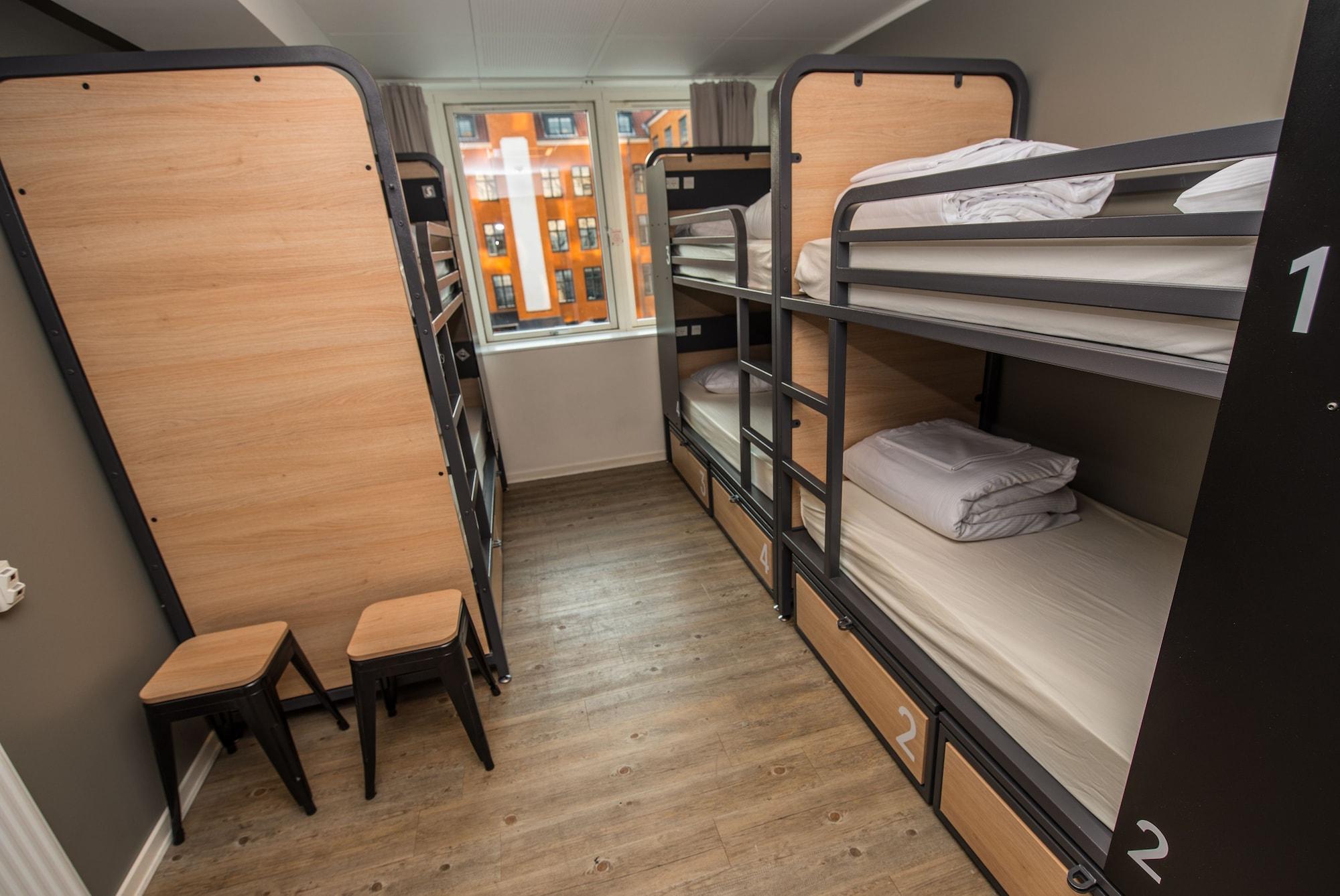 Quarto com 6 Camas - Banheiro Privativo