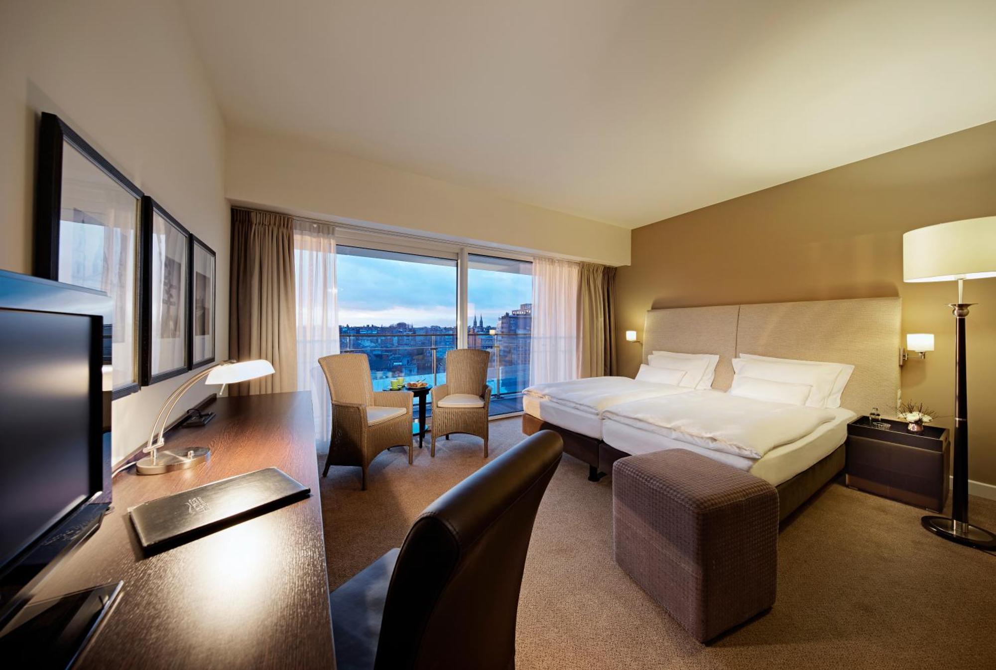 Twin Room Balcony City View