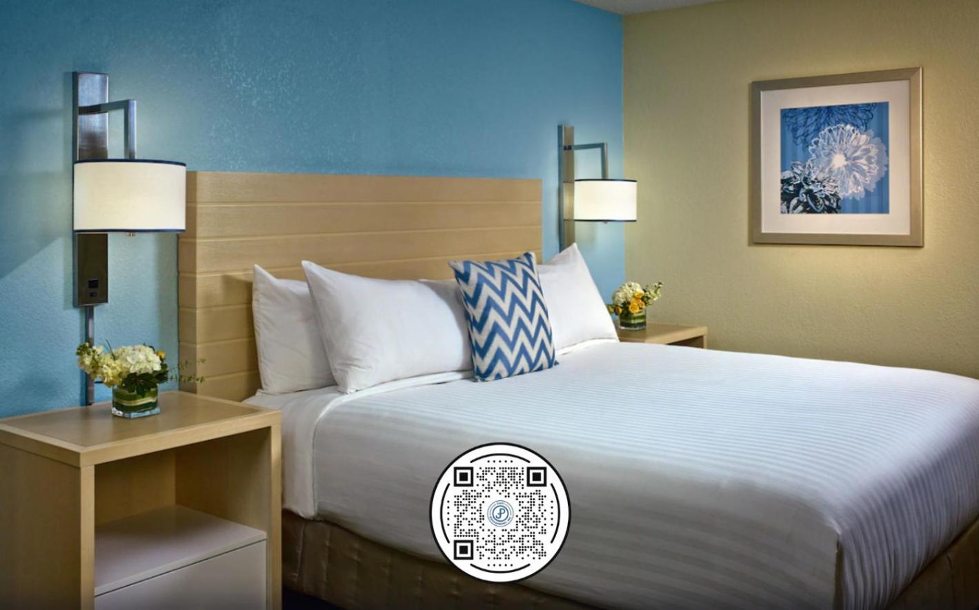 Studio Suite Queen Mobility Accessible Tub,1498629193:JPEG