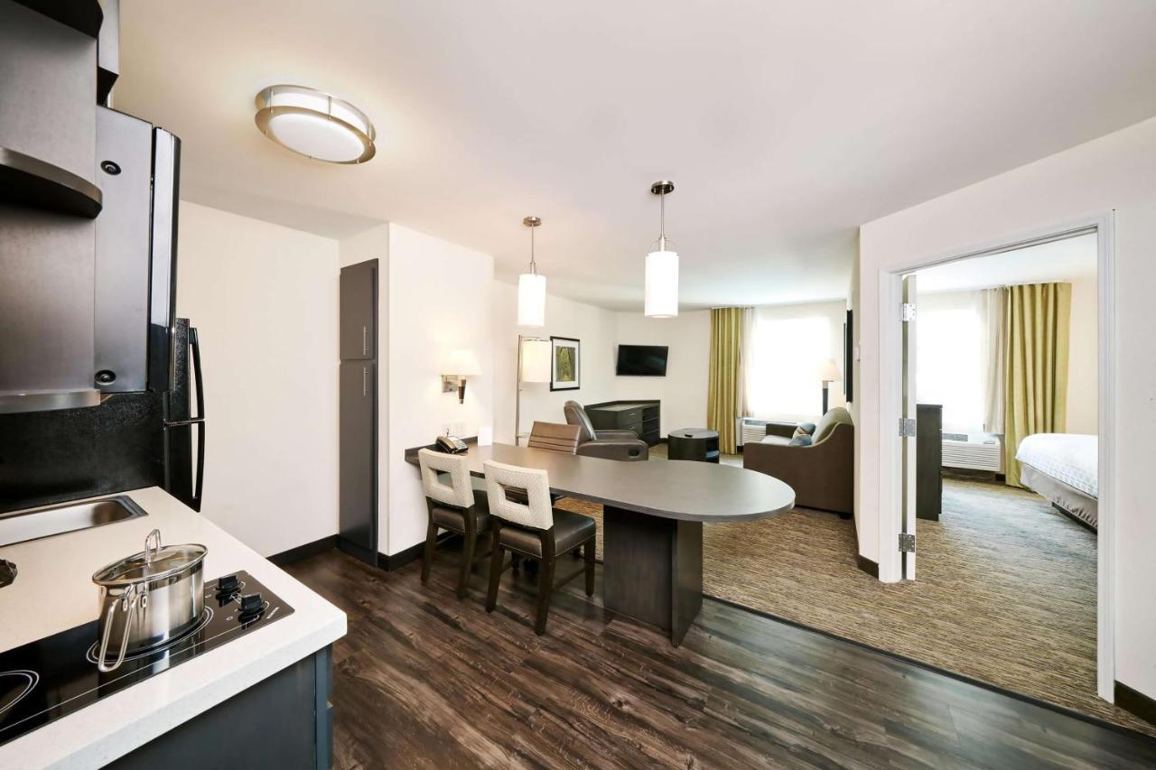 One-Bedroom Queen Suite Roll Shower Mobility or Hearing Accessible,1232082395:JPEG