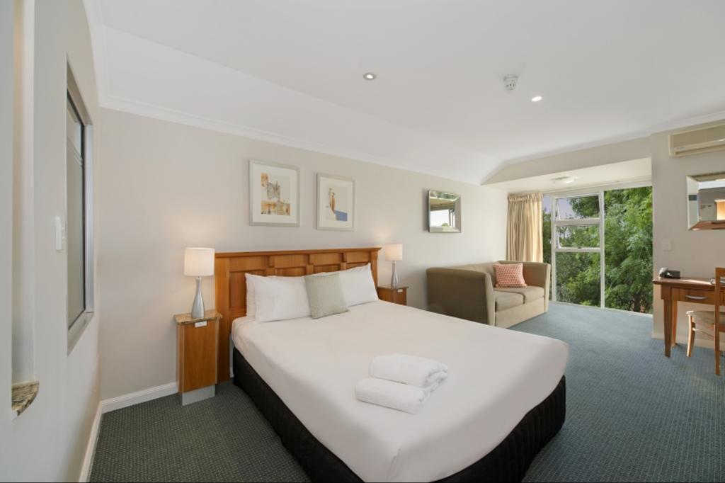 Deluxe Queen Room