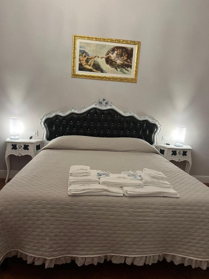 Camera Matrimoniale con Bagno in Comune