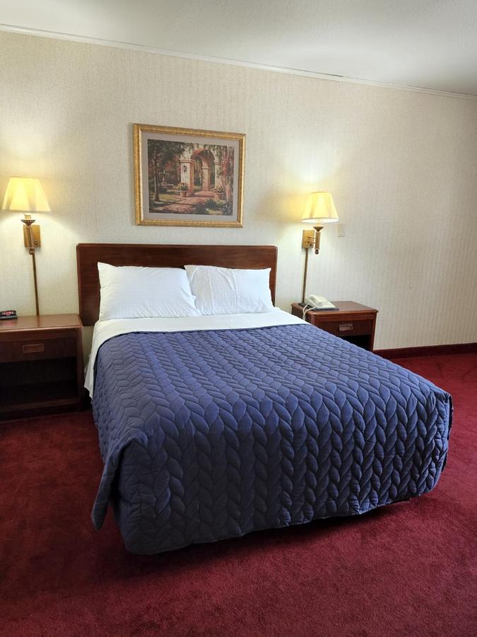 Queen Room - Non-Smoking