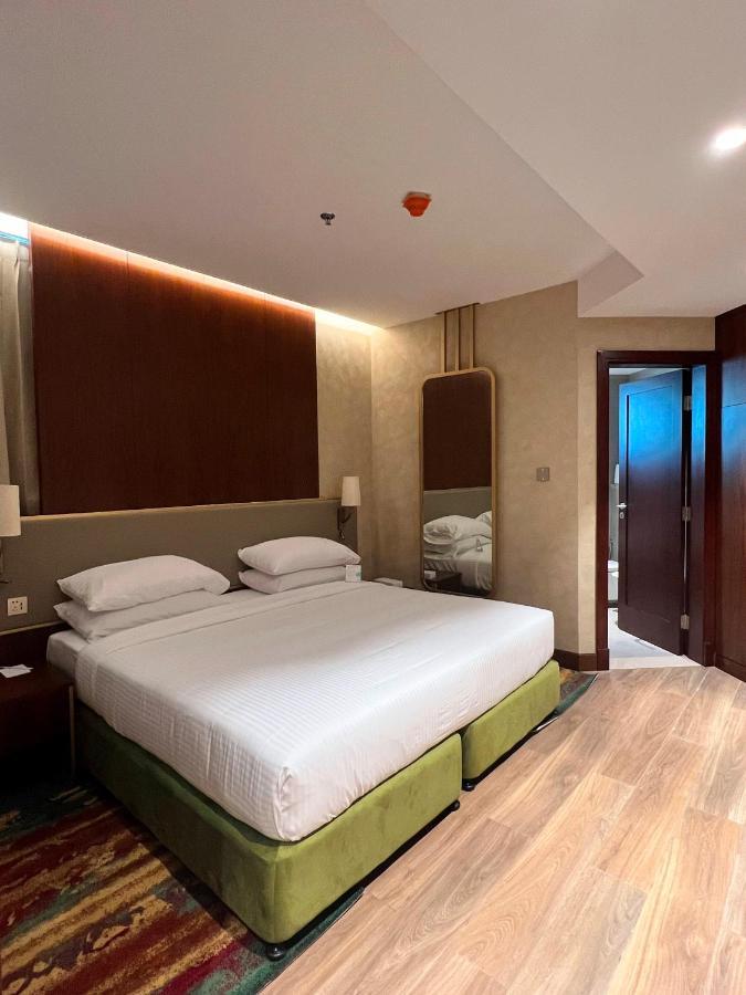 Deluxe One Bedroom Suite