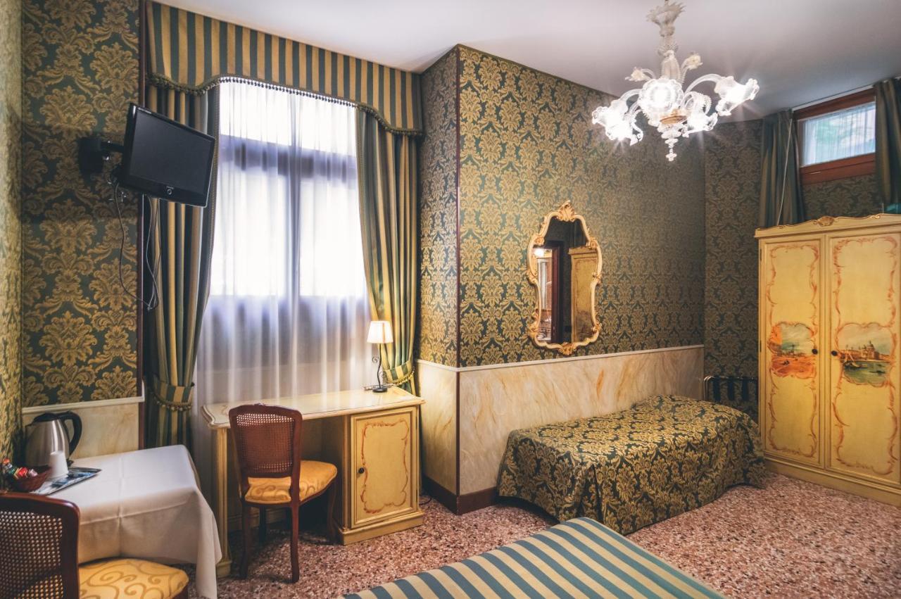 Classic Dreibettzimmer
