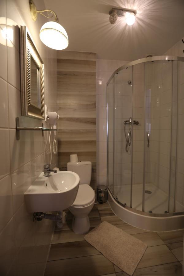 Double Room Private Bathroom,1416137763:JPEG
