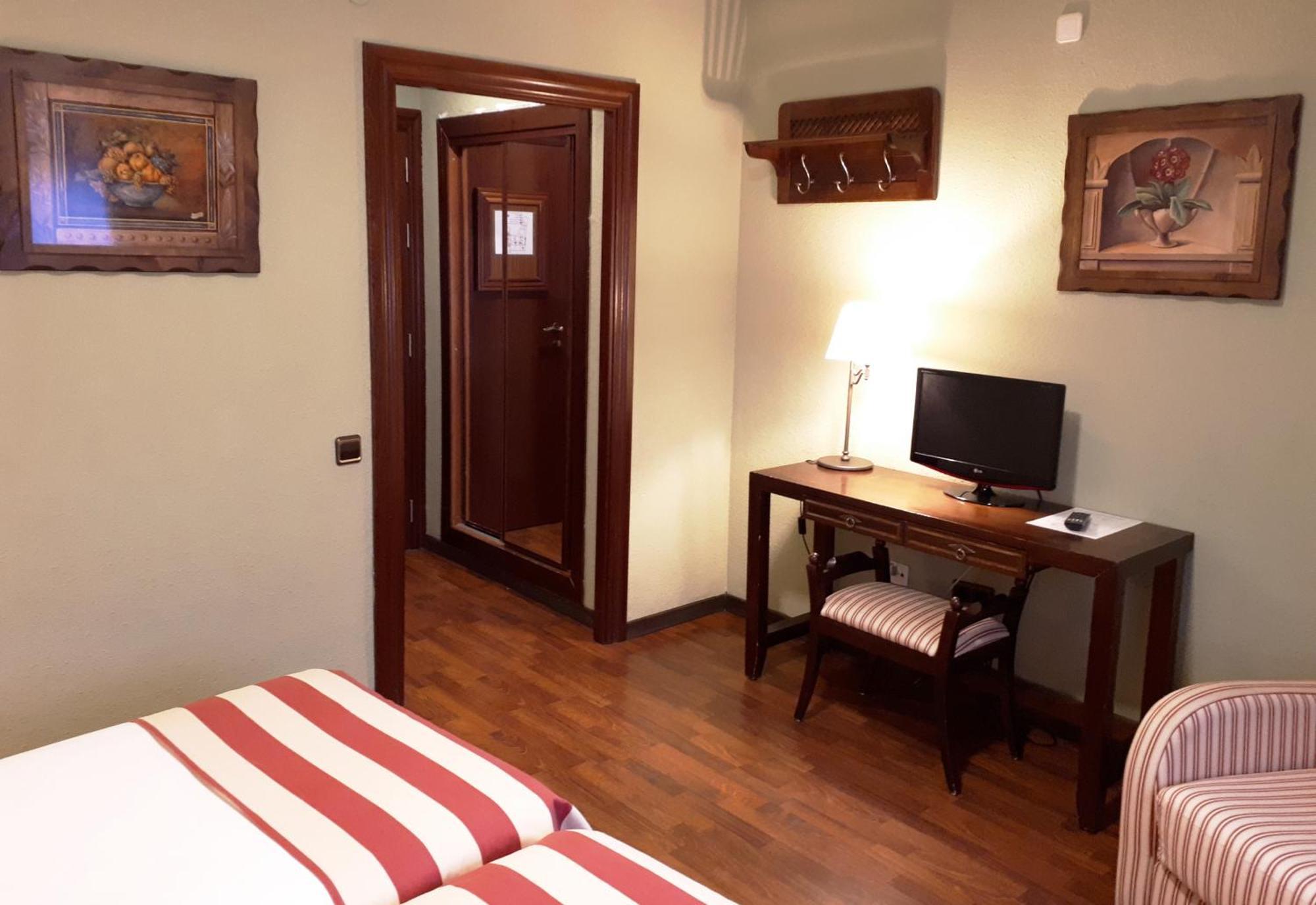 Double Room,1272966547:JPEG