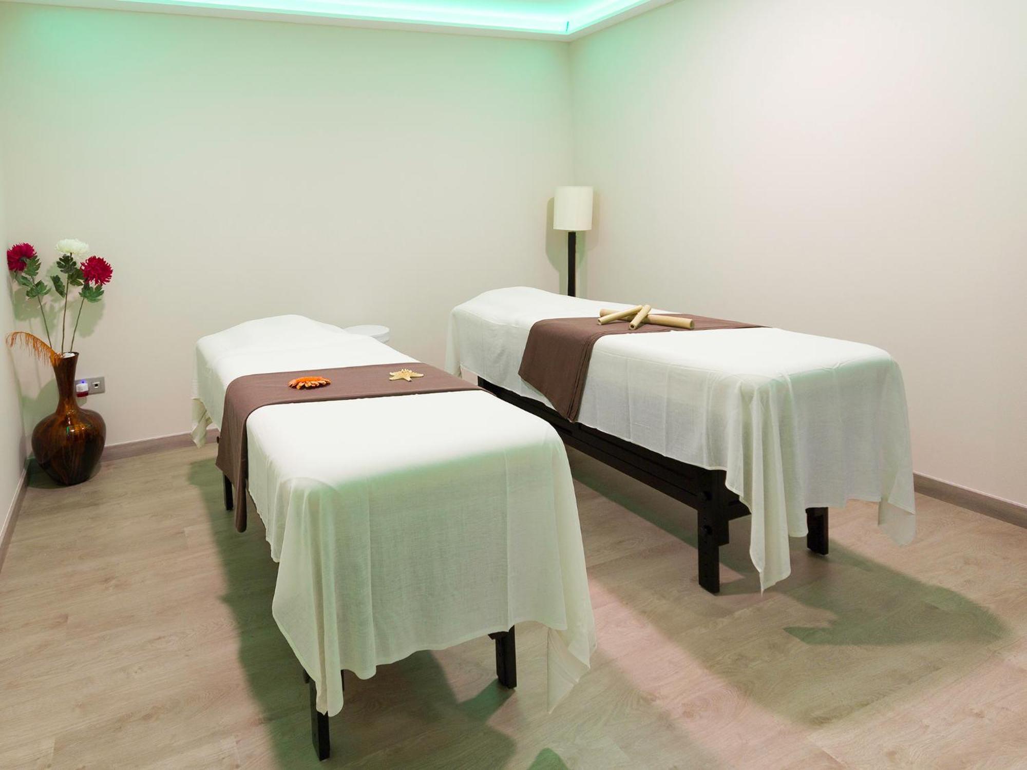 Junior Suite with Wellness Package,692778279:JPEG