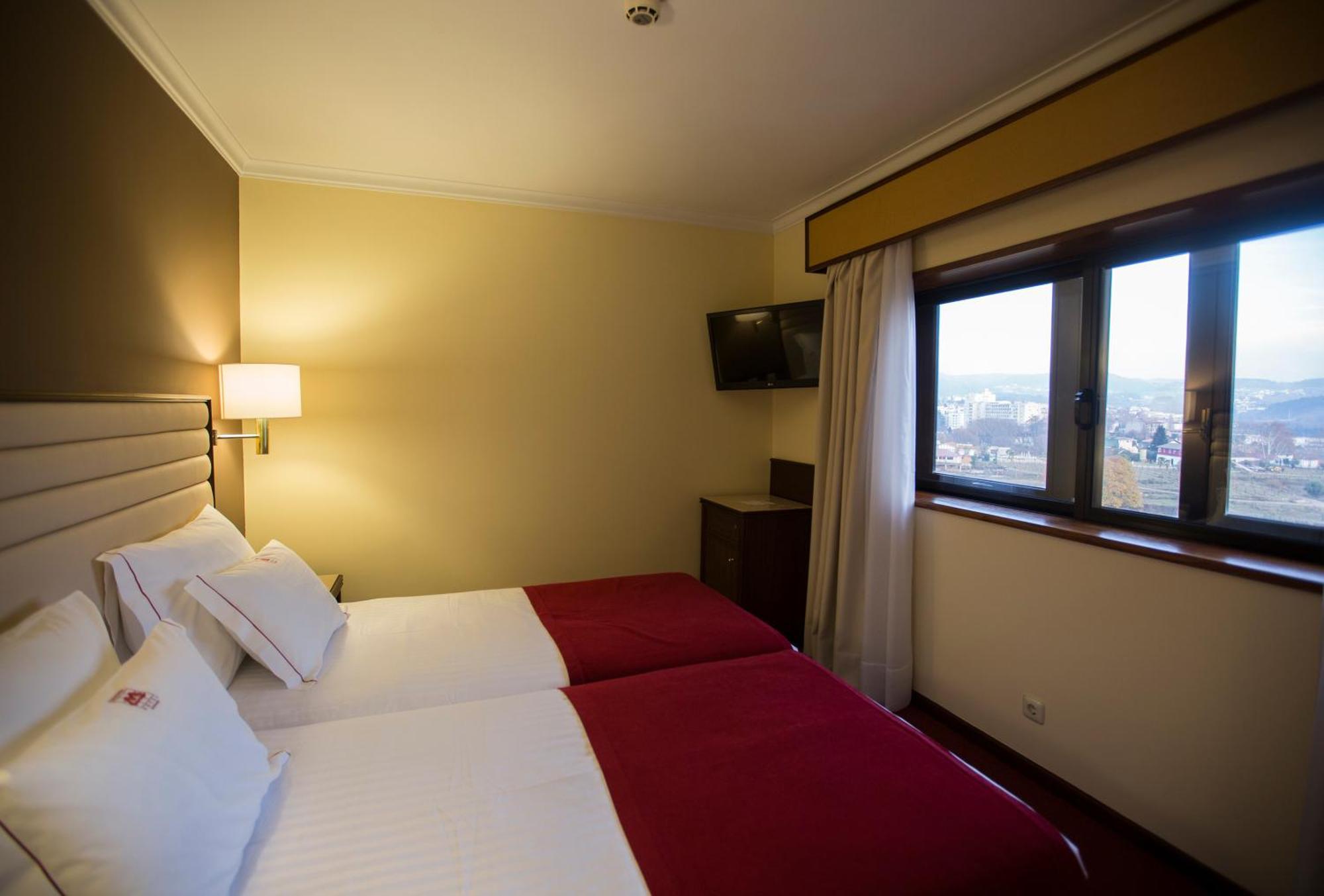 Quarto Familiar (2 Adultos + 1 Criança)