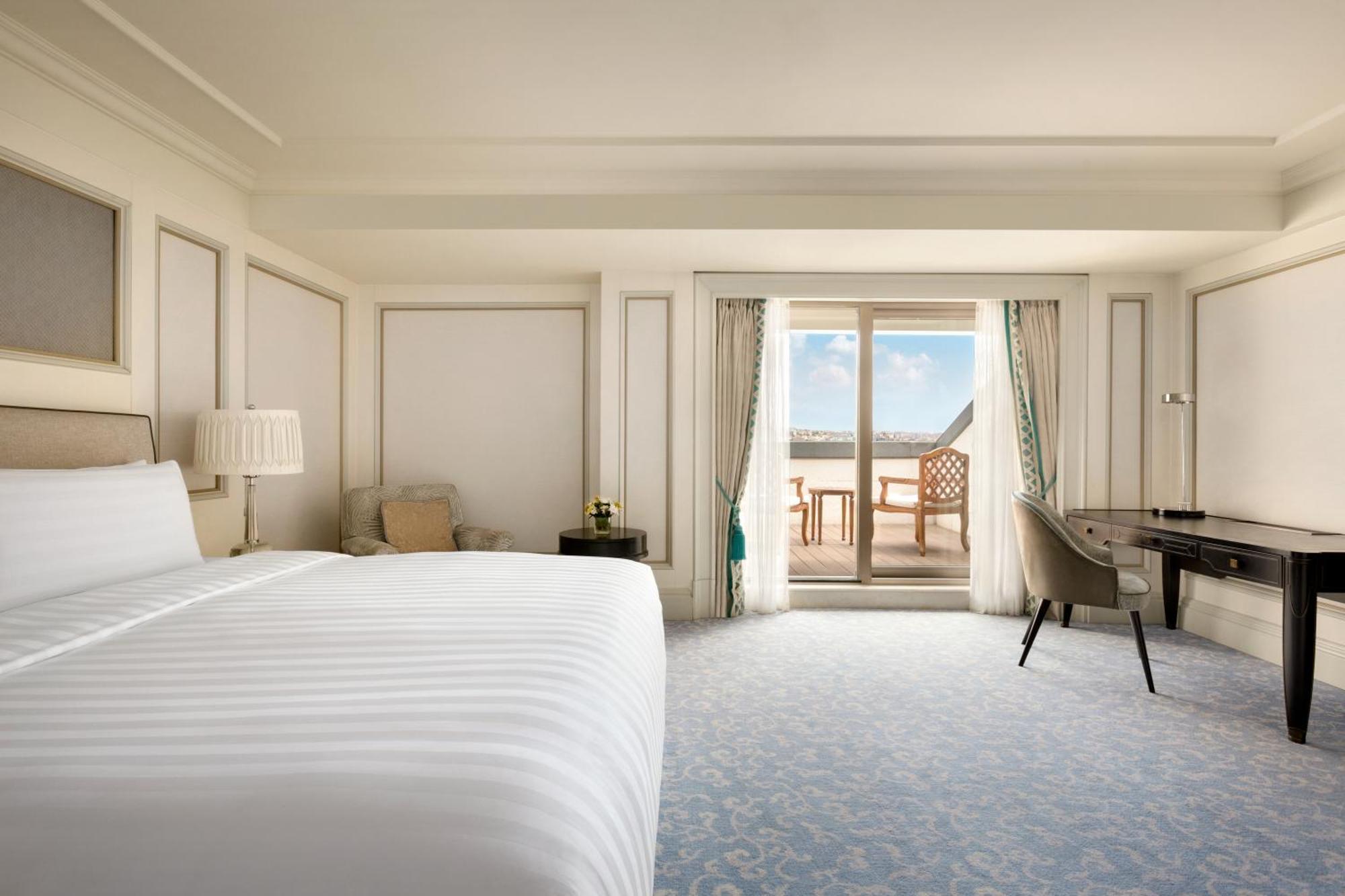 Horizon Terrace Jr Suite Bosphorus Room exclusive Horizon privileges