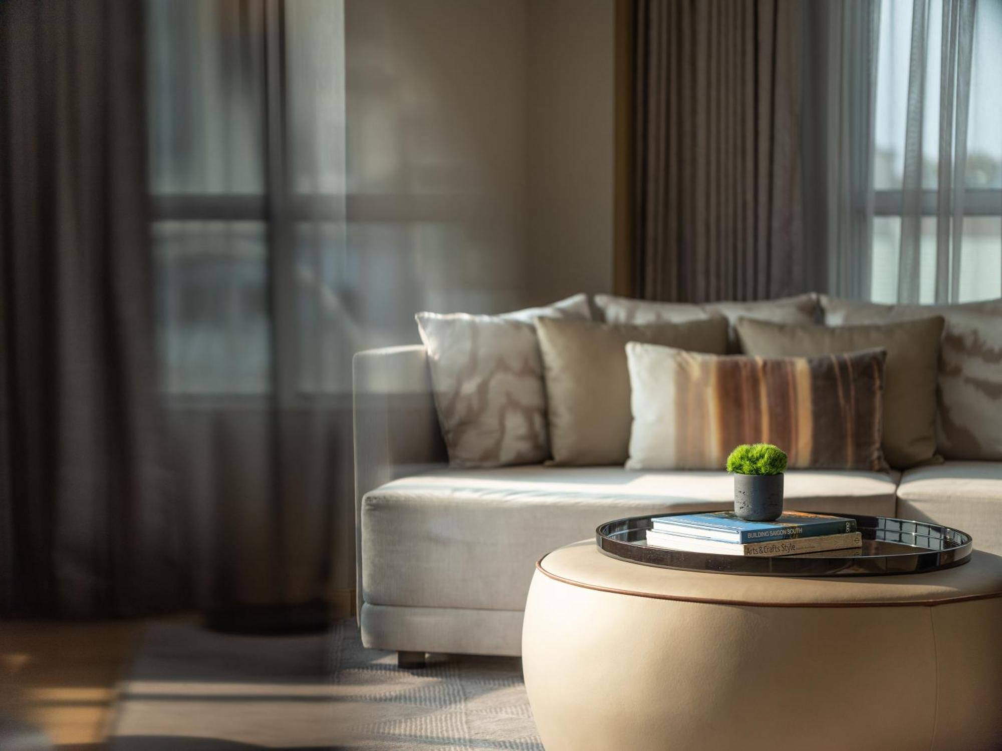 Executive Suite,1277749351:JPEG