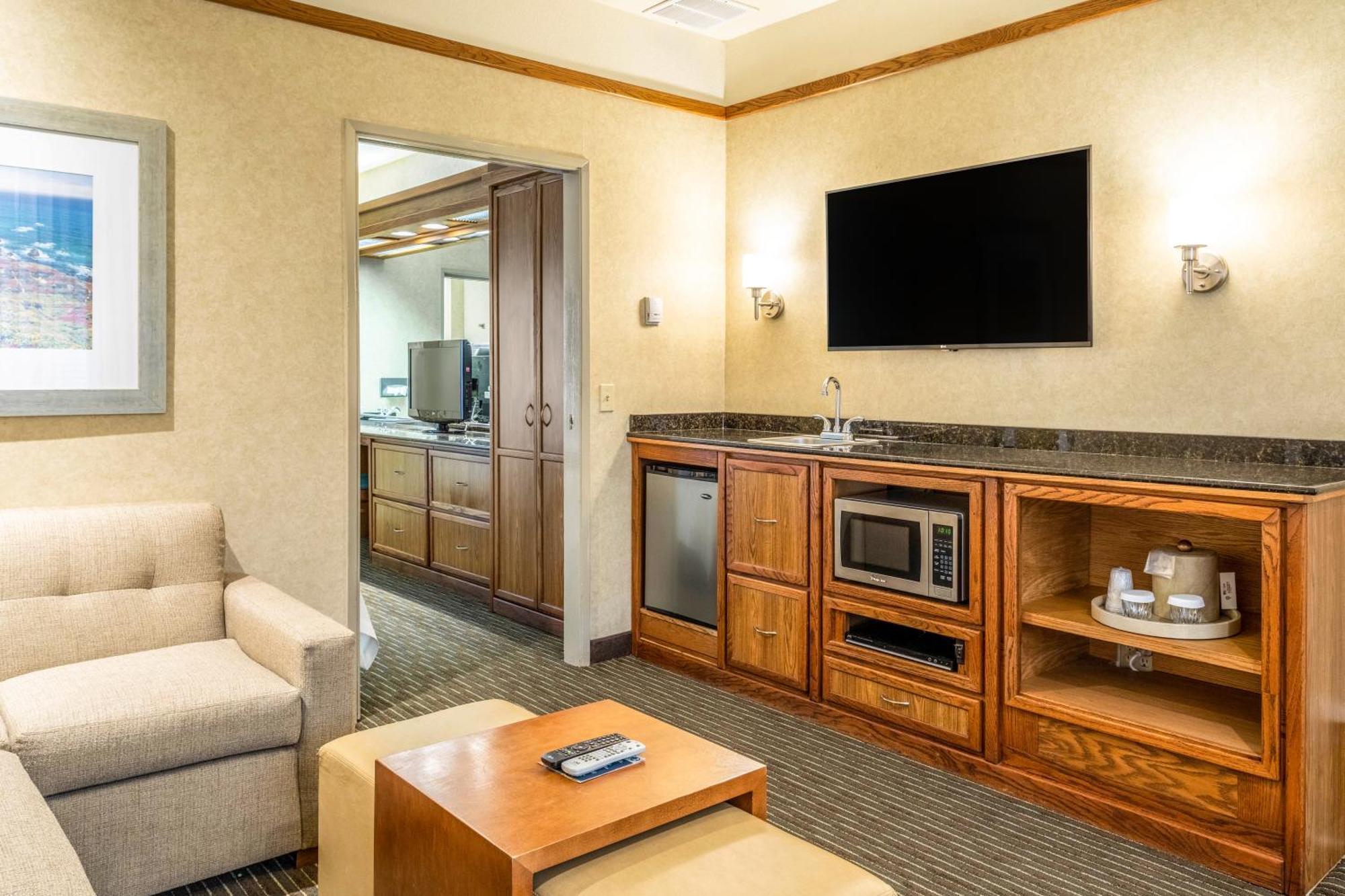 King Suite Accessible or Non-Smoking