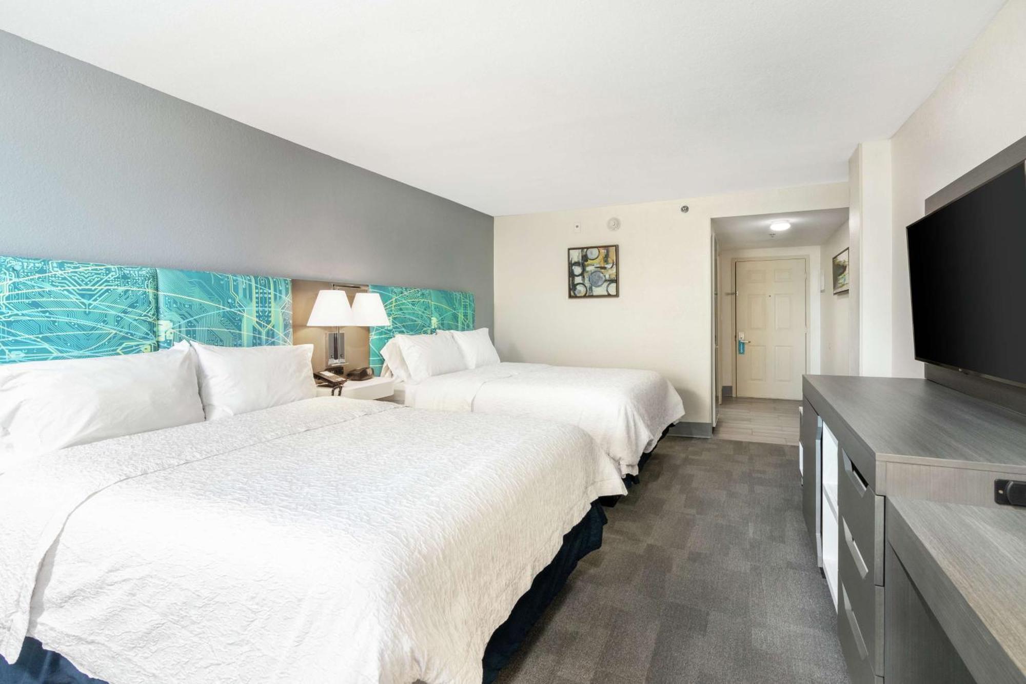 Queen Room with Two Queen Beds and City View - Non-Smoking