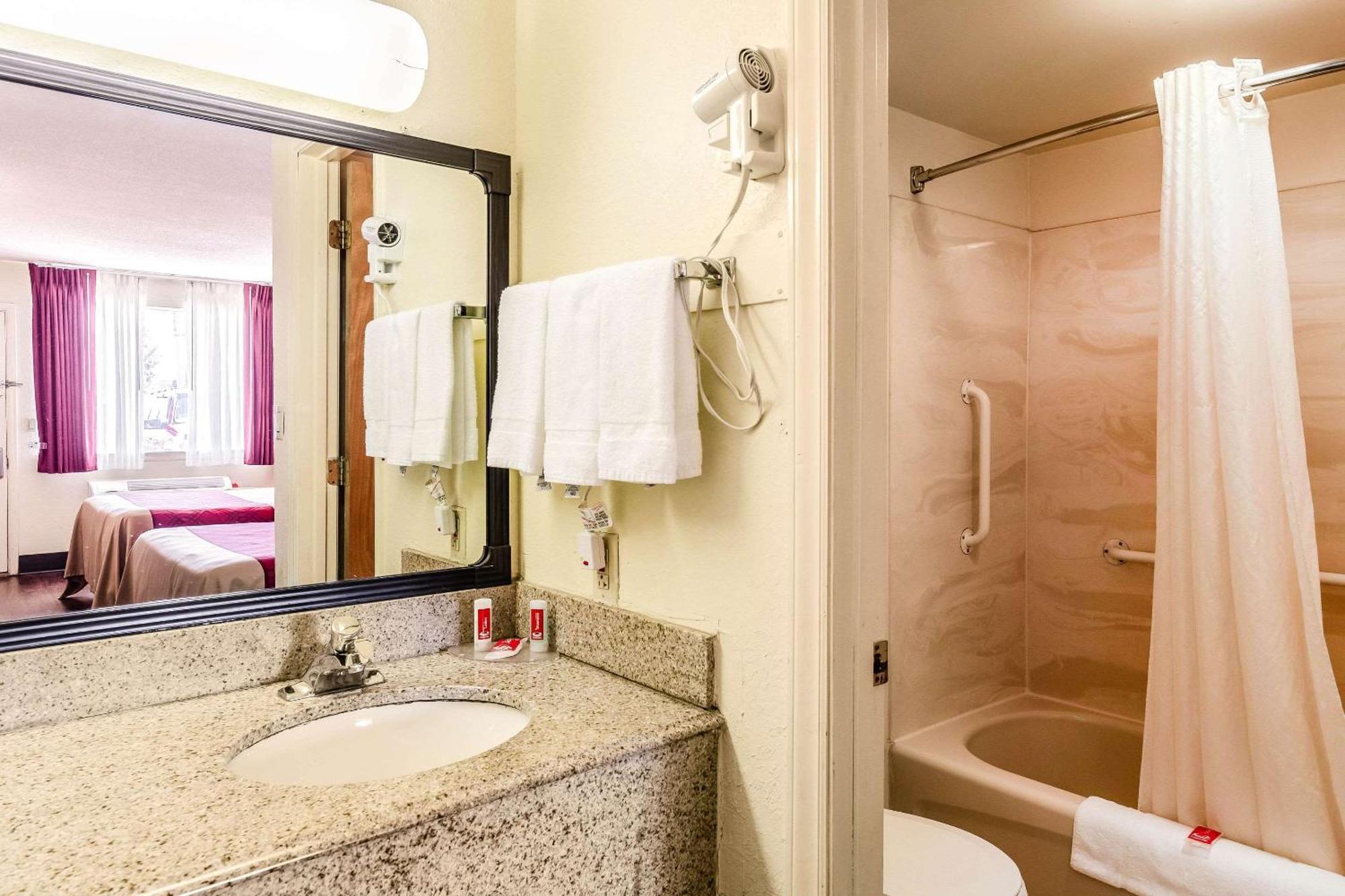 Double Room with Two Double Beds - Smoking