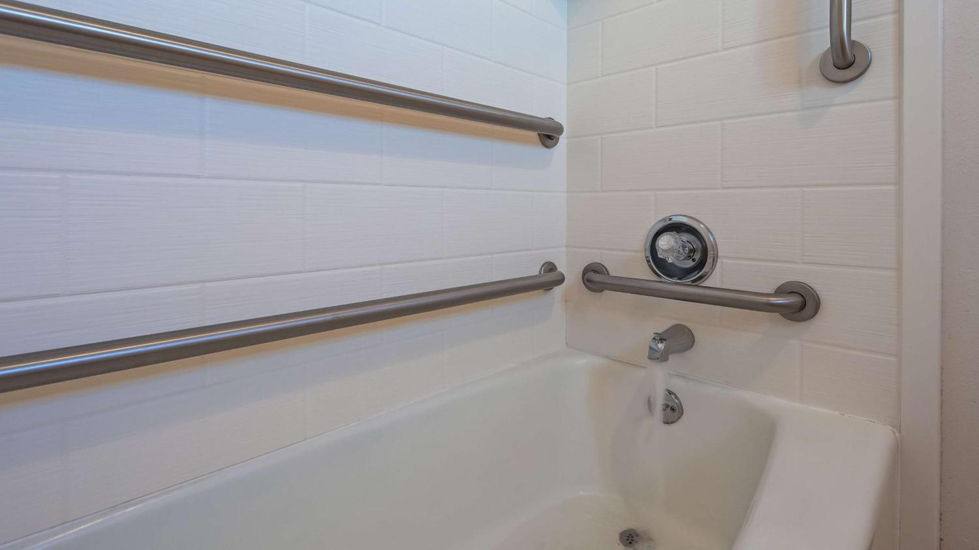 Queen Room with Two Queen Beds and Bath Tub - Disability Access/Non-Smoking