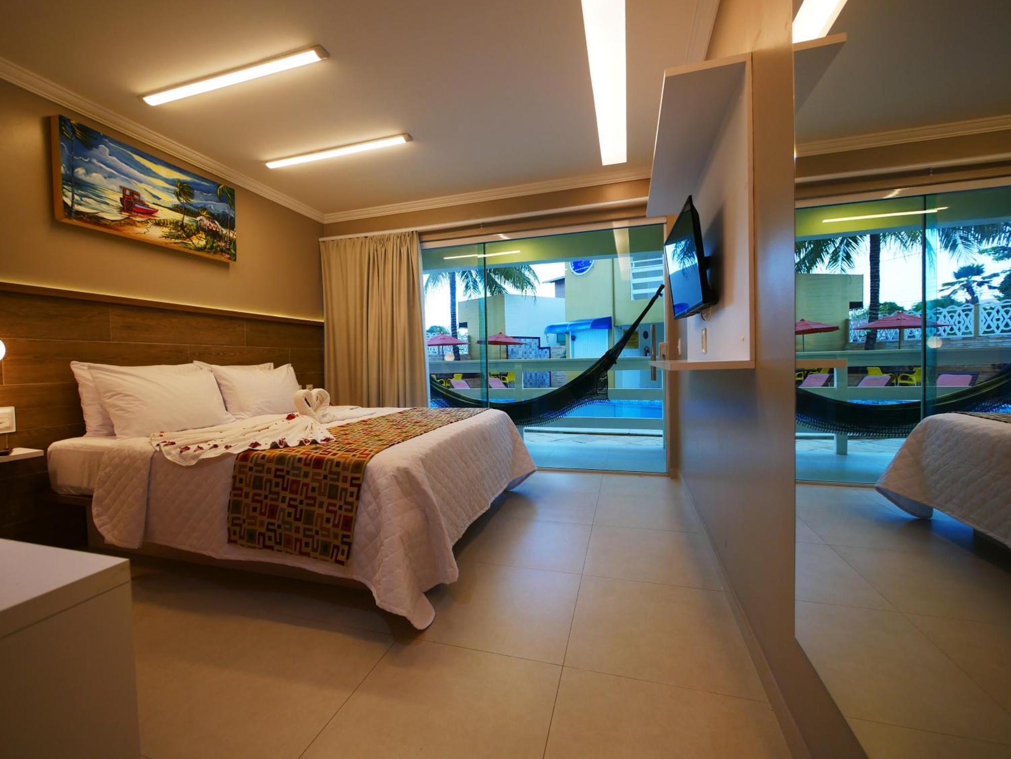 Master Casal com Varanda Vista Piscina
