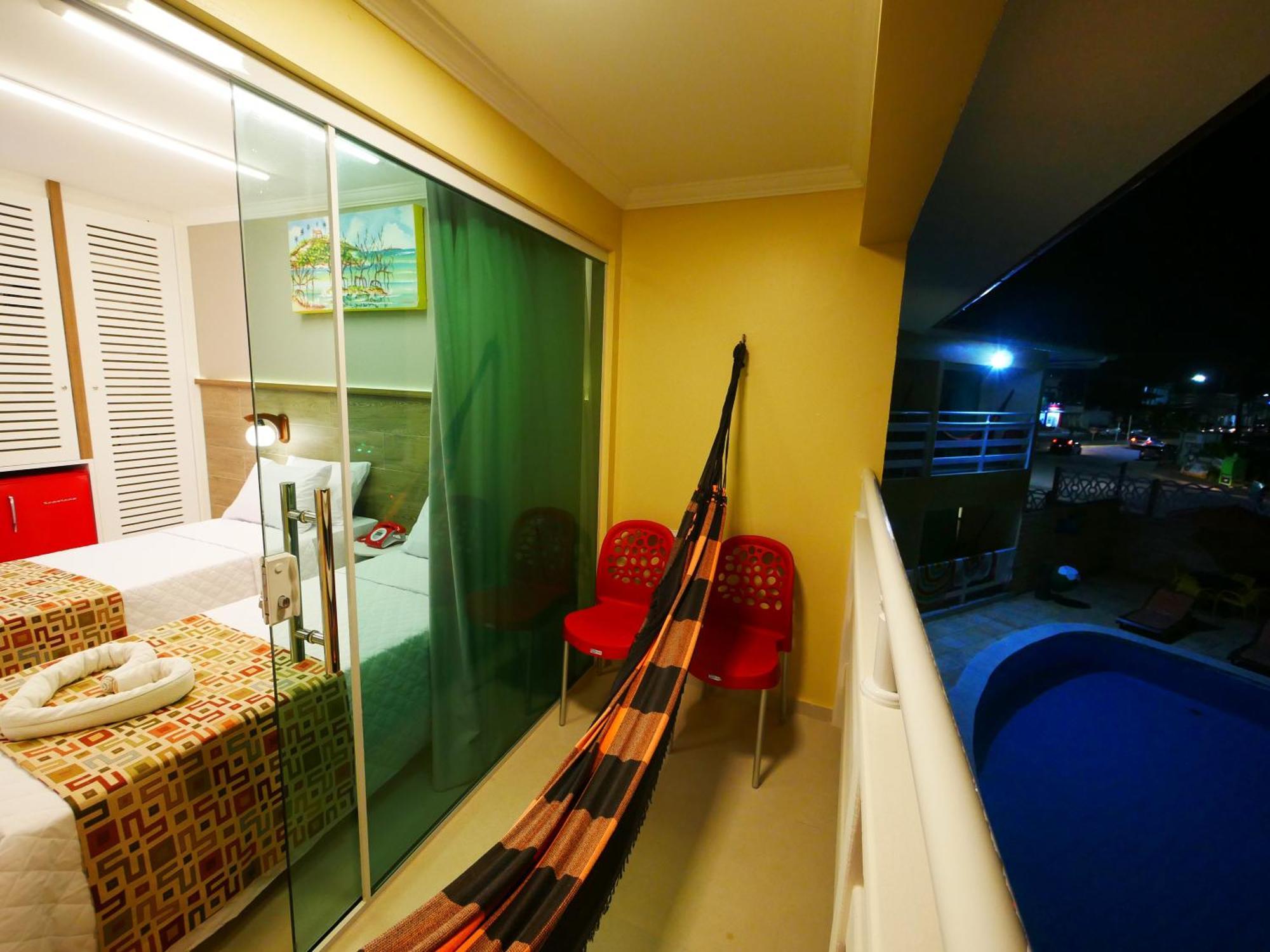 Master Duplo Twin com Varanda Vista Piscina