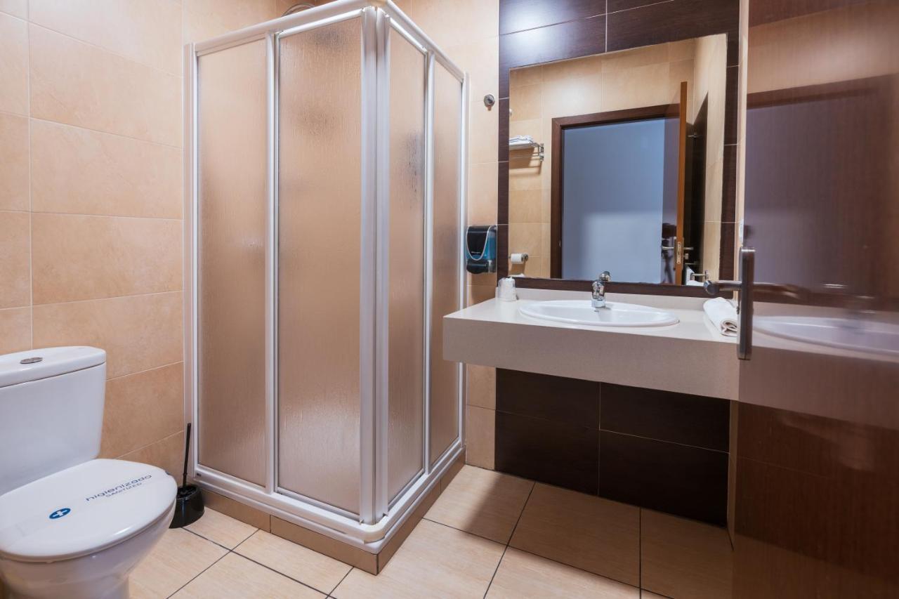 Double or Twin Room Private Bathroom