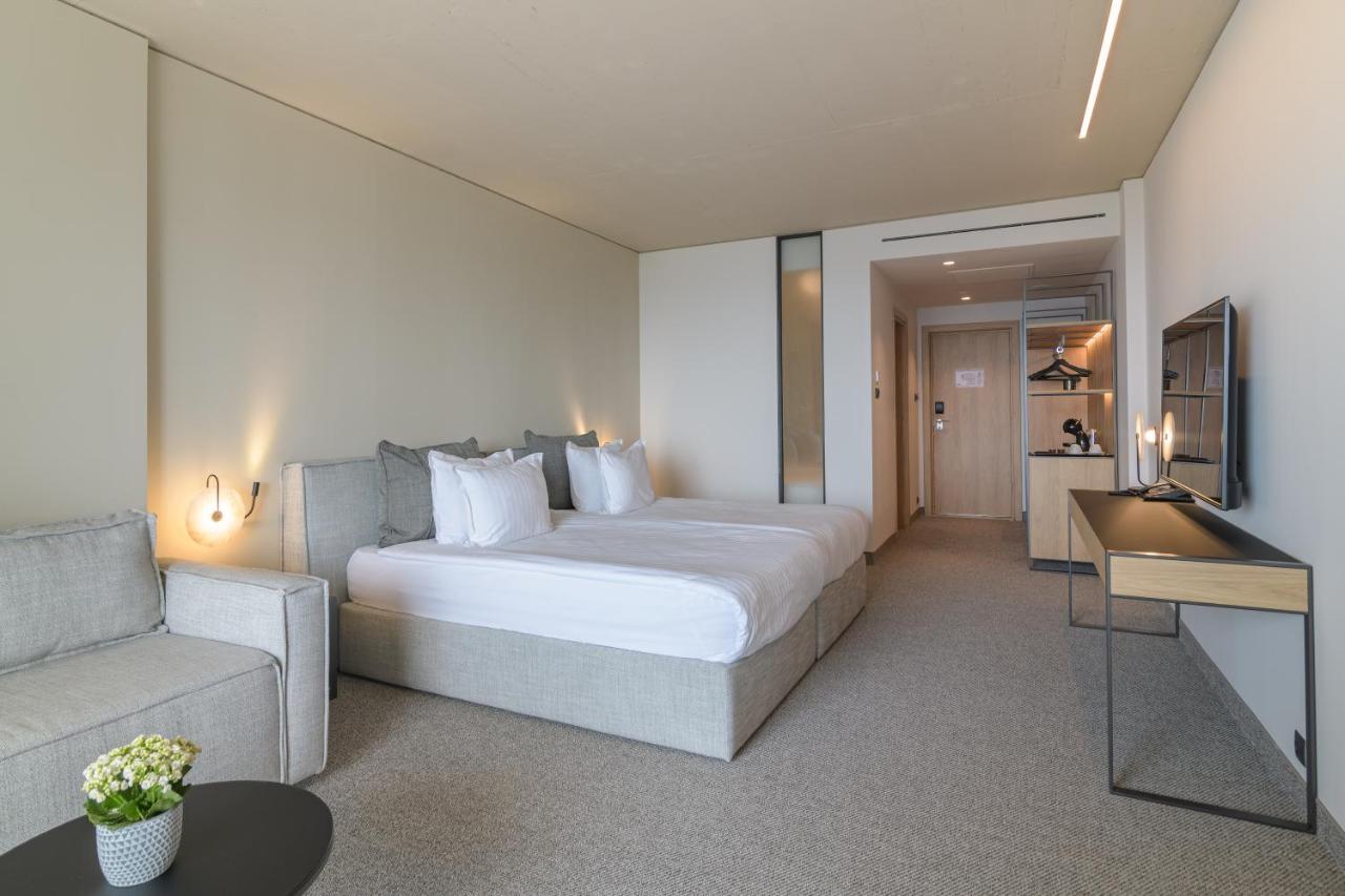 Executive Twin Room Sea View unlimited access to Health Spring Spa,1294619557:JPEG