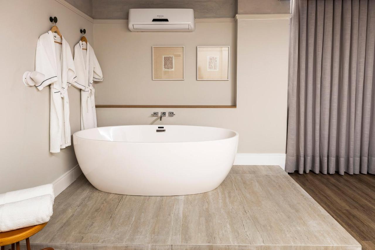 Deluxe Double Room Bath