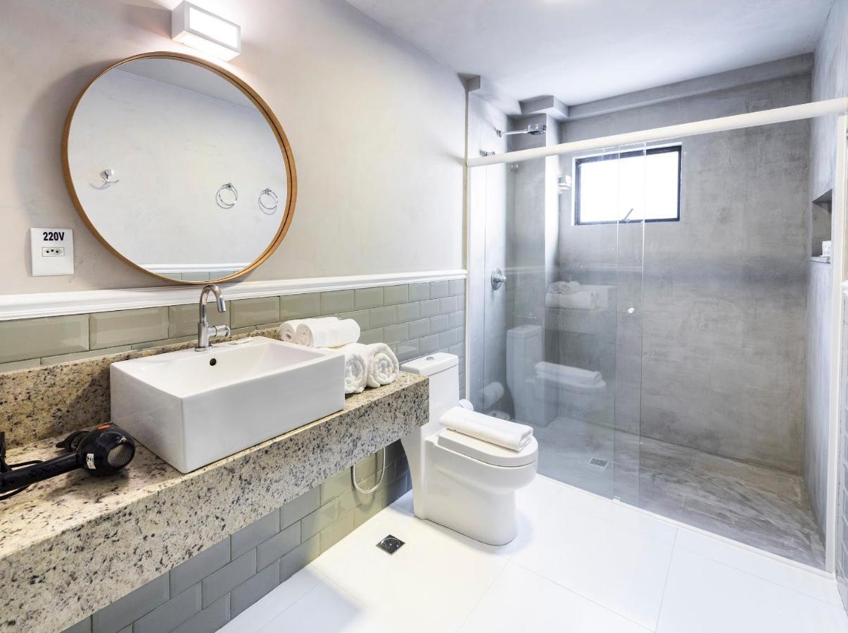 Deluxe Double Room Bath
