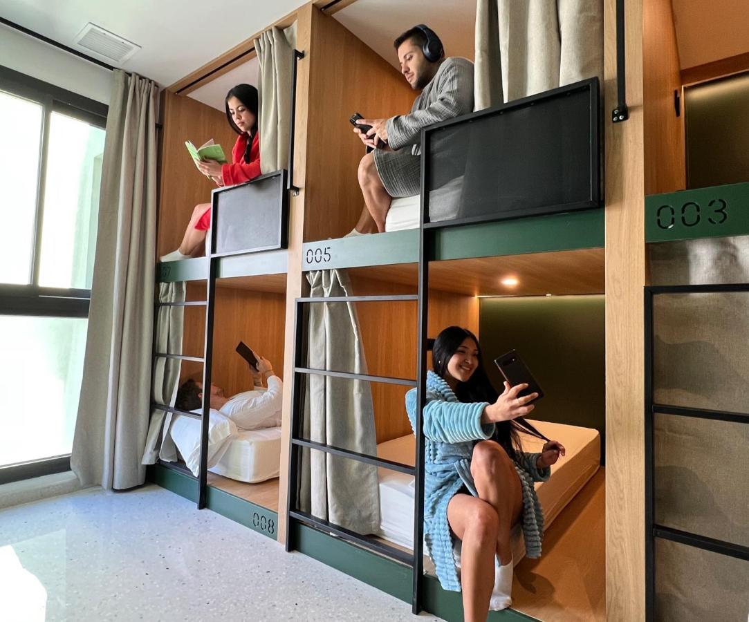 Bed 18-Bed Mixed Dormitory Room Bathroom