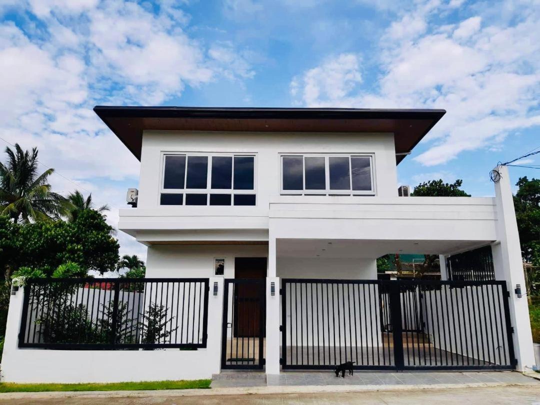 Three-Bedroom House,1308130921:JPEG
